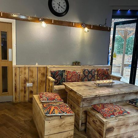 Black Bull Retreat, Barmston With Private Hot Tubs Driffield Εξωτερικό φωτογραφία
