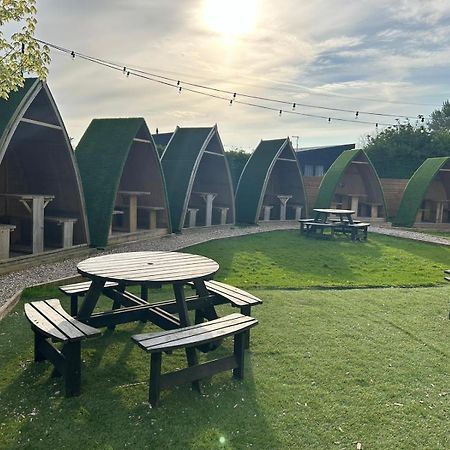 Black Bull Retreat, Barmston With Private Hot Tubs Driffield Εξωτερικό φωτογραφία