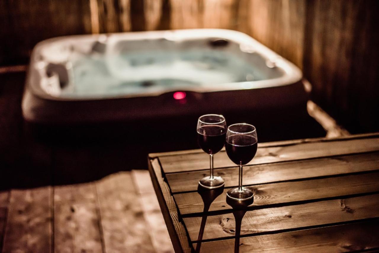 Black Bull Retreat, Barmston With Private Hot Tubs Driffield Εξωτερικό φωτογραφία
