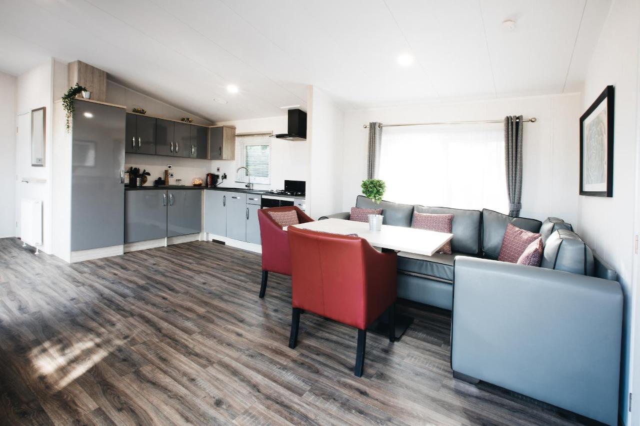 Black Bull Retreat, Barmston With Private Hot Tubs Driffield Εξωτερικό φωτογραφία