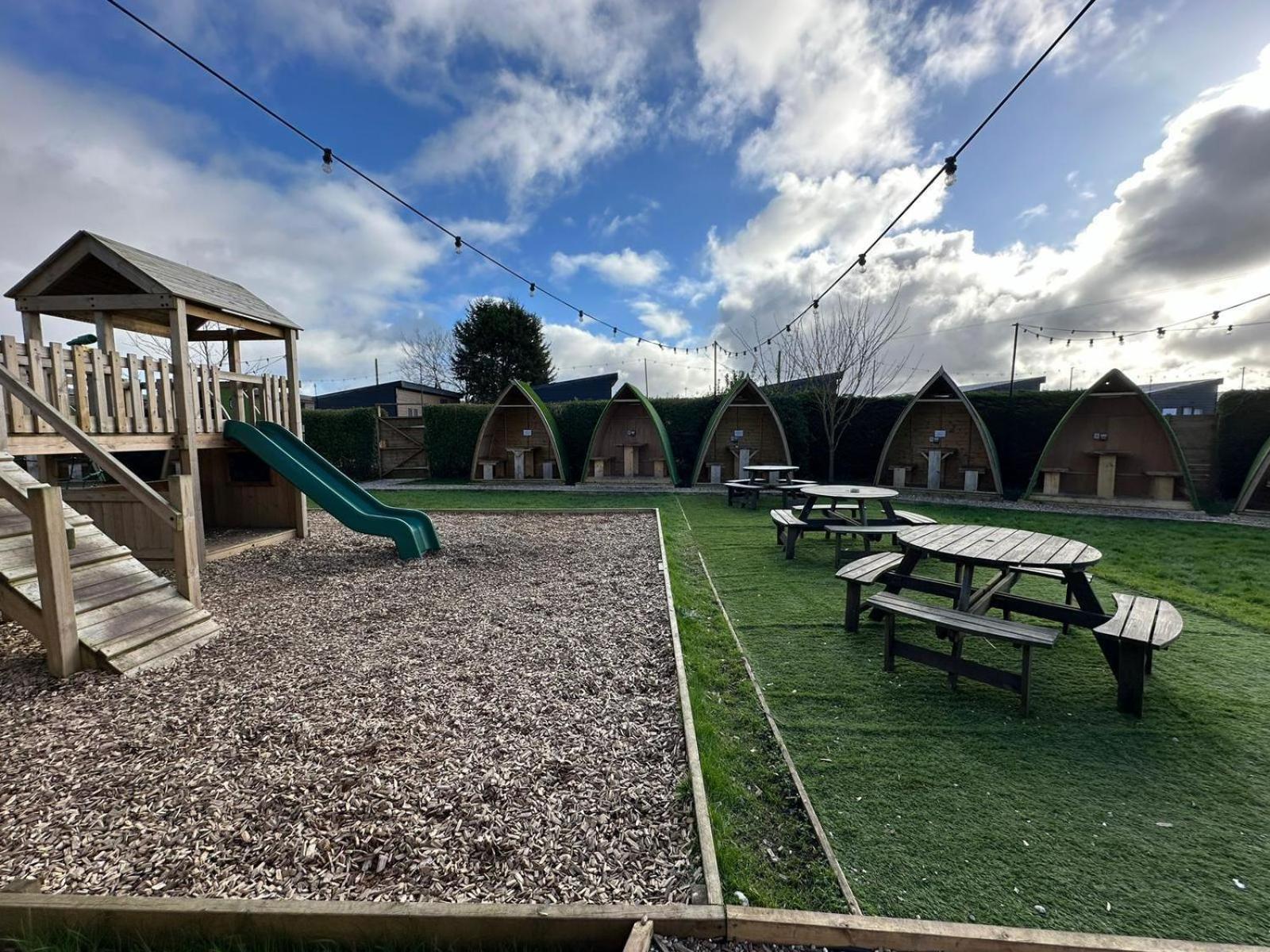 Black Bull Retreat, Barmston With Private Hot Tubs Driffield Εξωτερικό φωτογραφία
